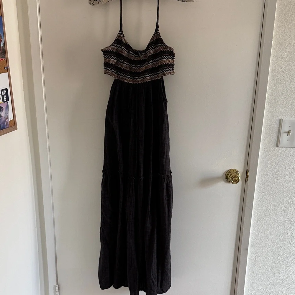 Roxy “Hot Tropics” Cut-Out Tiered Maxi Dress in Black - Picture 2 of 5